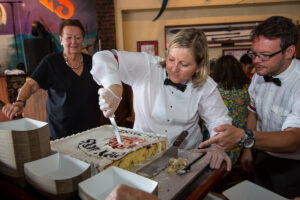 Web sloppy joes 80th birthday key west photo johnny w18