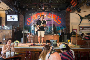 Web sloppy joes 80th birthday key west photo johnny w61