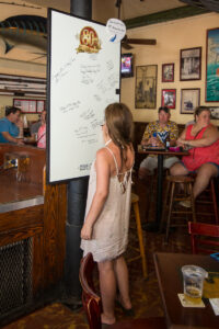 Web sloppy joes 80th birthday key west photo johnny w67